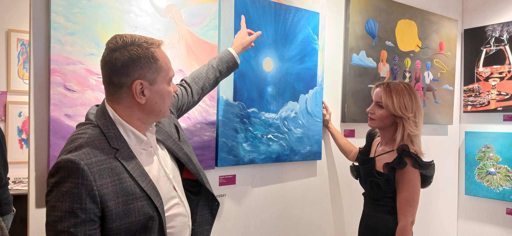 Berna Gencebay 2 yağlı boya tablosuyla İstanbul Sanat ve Antika Fuarı’nda